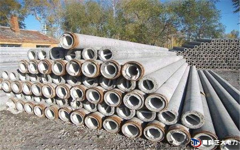 12米電線桿架設(shè)應(yīng)滿足凈距要求，在跨越主要公路纜路間凈距應(yīng)不小于5.5m
